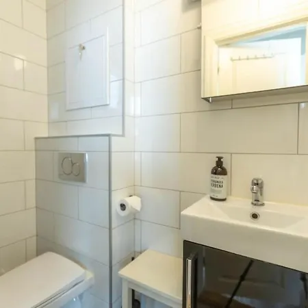 Dinbnb I Historical Cobblestone Street * برغن